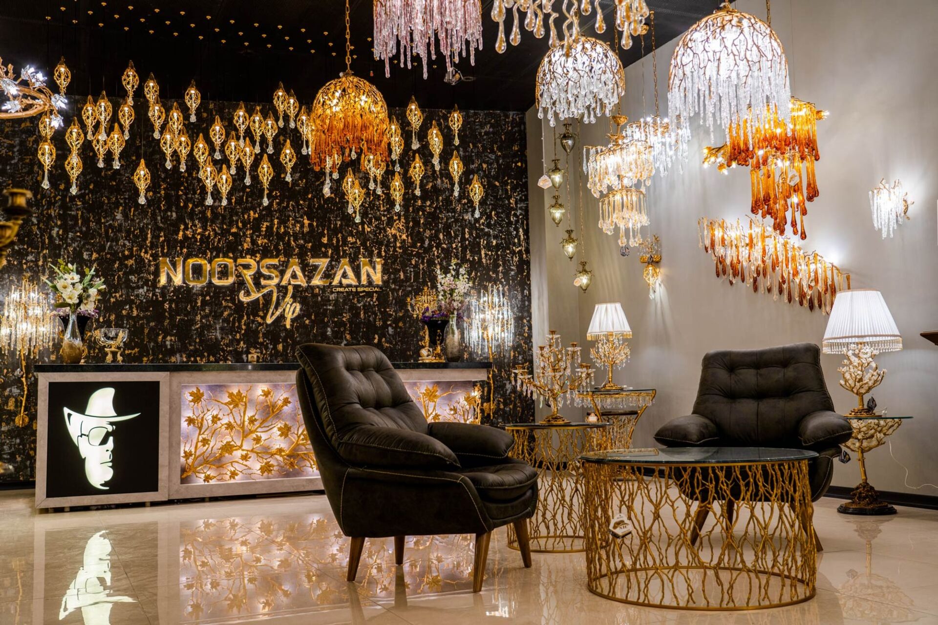 Photo of Noorsazan Niavaran Store: A snapshot of the exterior of Noorsazan Industrial Complex's Niavaran store, the largest chandelier, lighting, and decoration manufacturer in Iran.